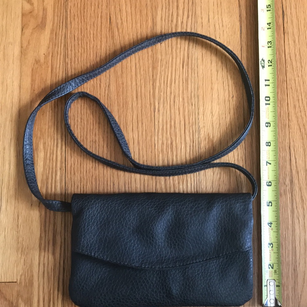 Signature Weekend Purse - Picture 2 of 9
